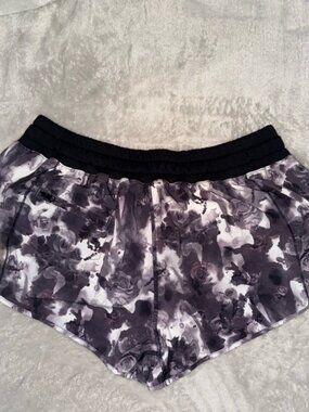 Lululemon Hotty Hot Short